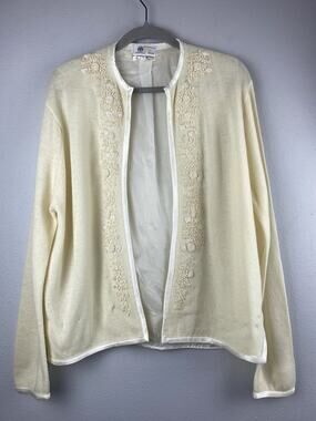 Vtg Cecile 1950’s Sz 42 (US 10-12) Cream Lnd LS Lambswool, Angora Blnd Emb Cardi